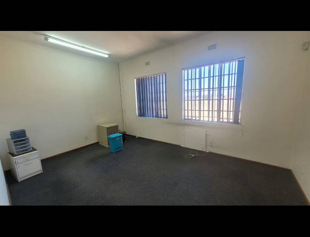 650M² WAREHOUSE TO LET IN ATLANTIS CENTRAL